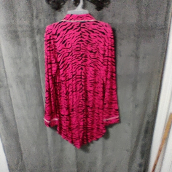 PLUMS Super Soft Hot Pink Zebra Print Sleep Shirt Size Large NWT - Picture 4 of 4